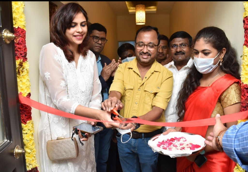 Junior Kuppanna launched its 48th outlet at TTK Road, Chennai Leading Film Director Saran & Sruti Nakul, Celebrity Chef & Anchor inaugurated the outlet