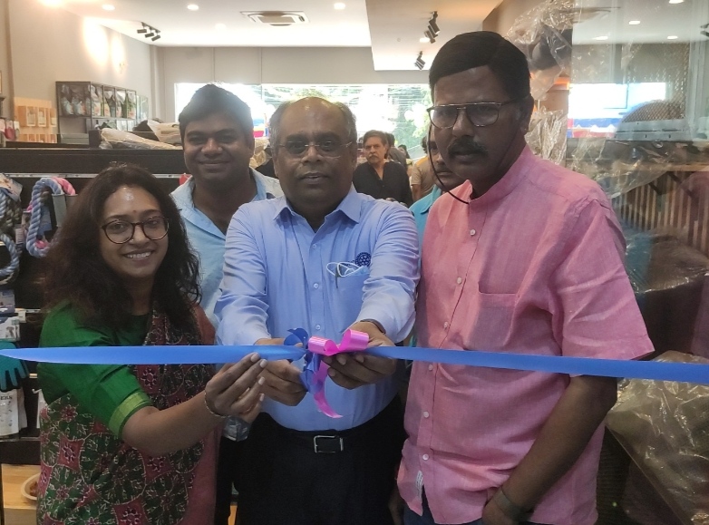 Mr.Isak Nazar & Mrs.Veena Kumaravel inaugurates PETS 101′- A Pet Store and Grooming Studio at Nungambakkam, Chennai on 13th March 2022