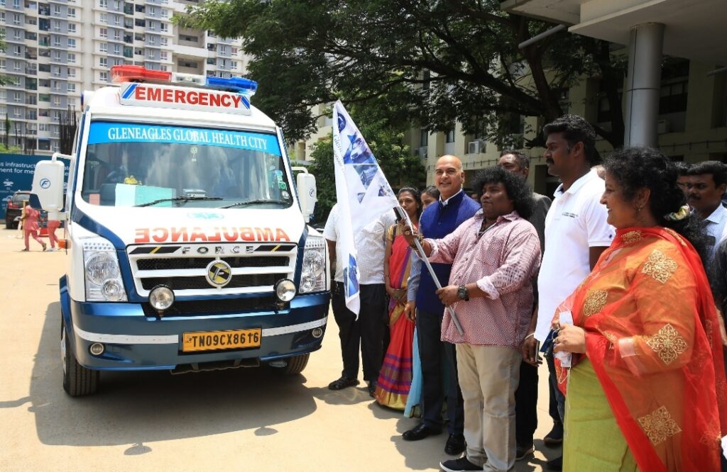 நகைச்சுவை நடிகர் யோகி பாபு கிளெனீகல்ஸ் குளோபல் ஹெல்த் சிட்டி (GGHC) – ஒரு பிரத்யேக ஆம்புலன்ஸ்அறிமுகப்படுத்தினார்