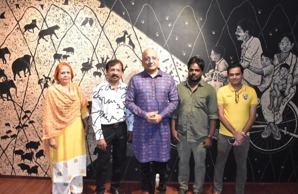 ART HOUZ SHOWCASED VIJAY PICHUMANI’S ART EXHIBITION ‘NAAN YAAR’ (WHO AM I)