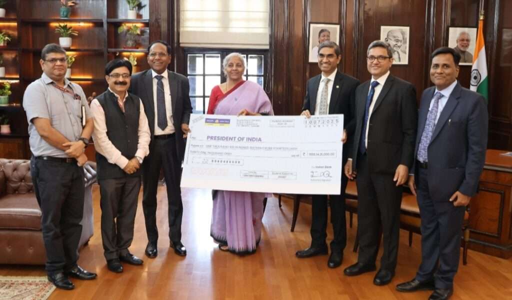 Indian Bank handed over a dividend cheque of ₹1616.14 Crore to the Government of India