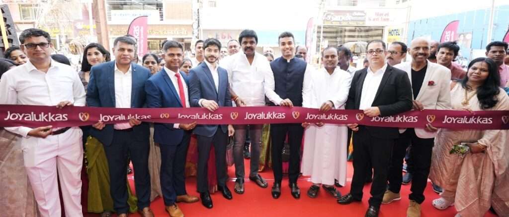 Thanjavur  The opening celebration was graced by numerous VIPs, celebrities and the chief executives of the Joyalukkas Group