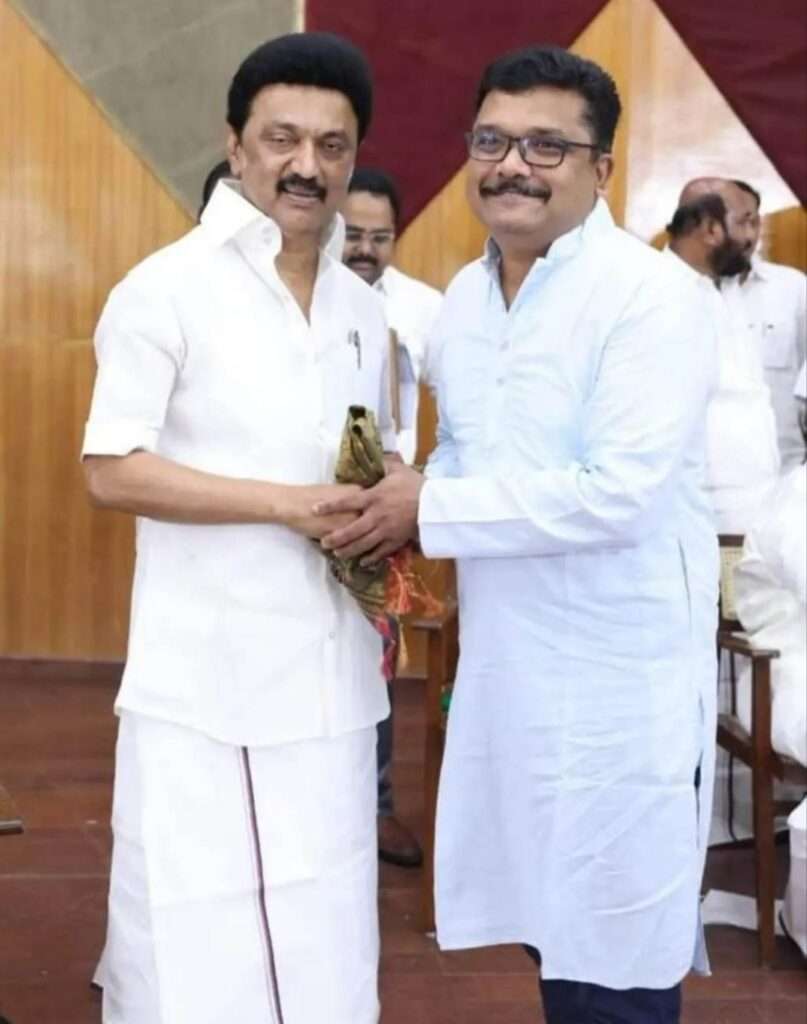 திமுக-வின் தேசிய செய்தித் தொடர்பாளரும்,வெளிநாட்டு தமிழர் பிரிவு இணைச்செயலாளருமானவழக்கறிஞர் புகழ் காந்தி திமுக-வில் இருந்து விலகல்