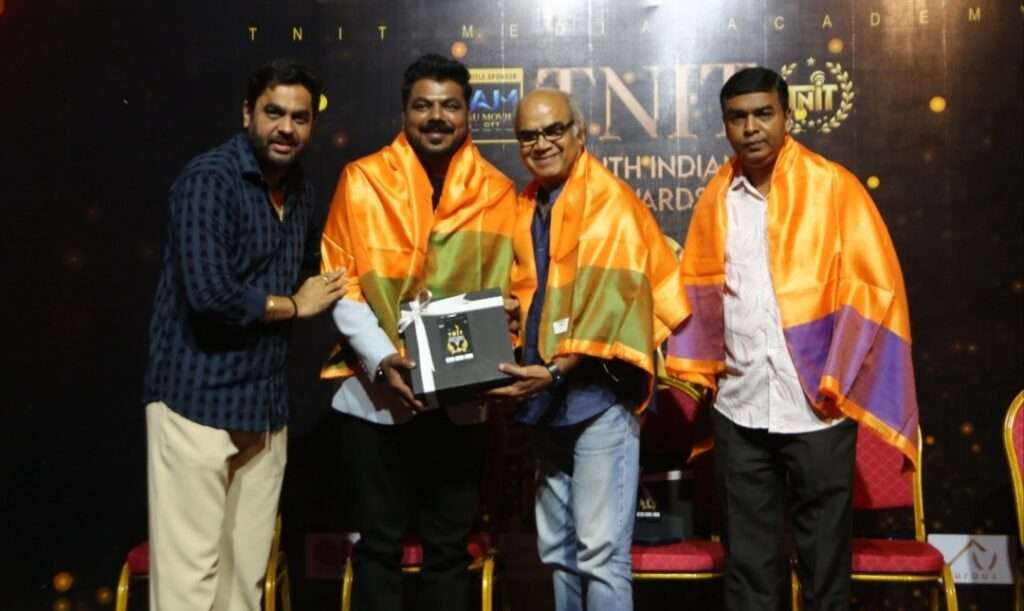 மீடியா துறையினரை கவுரவிக்க விருதுபெங்களூரில் அக்டோபர் 23ல் பிரமாண்ட விழா